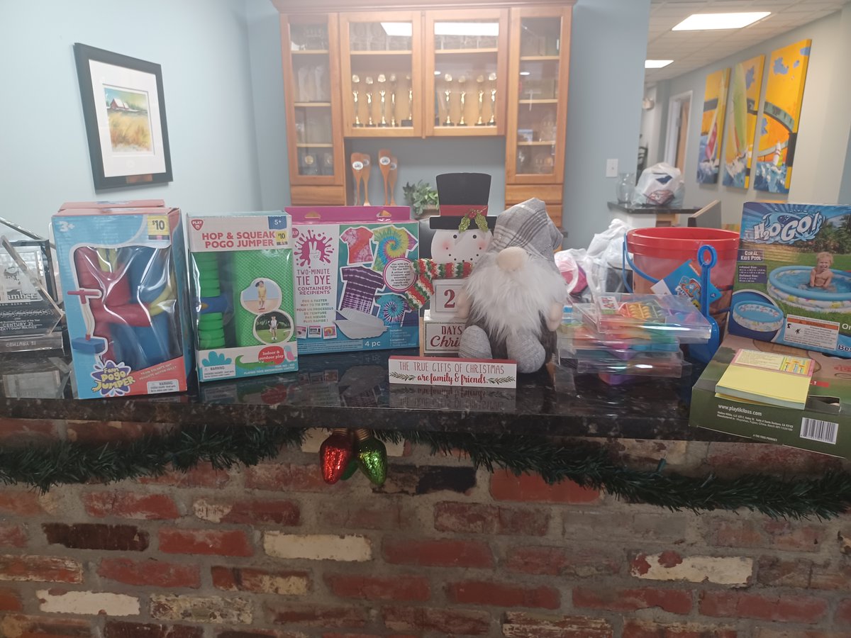 Century21_ZR's tweet photo. So many fun things continue to be dropped off for Toys for Tots! Please consider donating and help make a child's Christmas Very Merry!
Thank you Amanda!!!
#toysfortots #dropofflocation #C21ZR #downtownnewbernnc https://t.co/s5Fuv278Xr