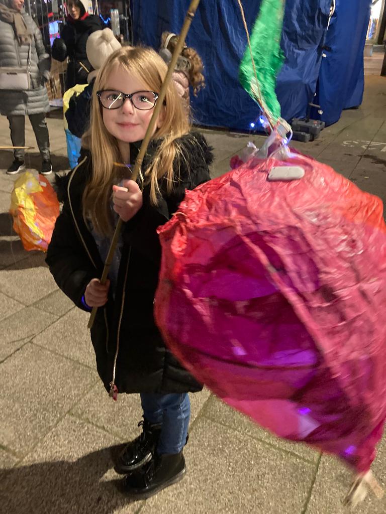 AlbionPrimary's tweet photo. This half term, Jade class have been working together with the Rotherhithe Illuminate Team to make lanterns for the Lantern Parade for Illuminate Bermondsey. The children loved showing them off on the walk to Southwark park on Friday evening!
#APSenrichment
#APScommunity https://t.co/cvmLETrLg4