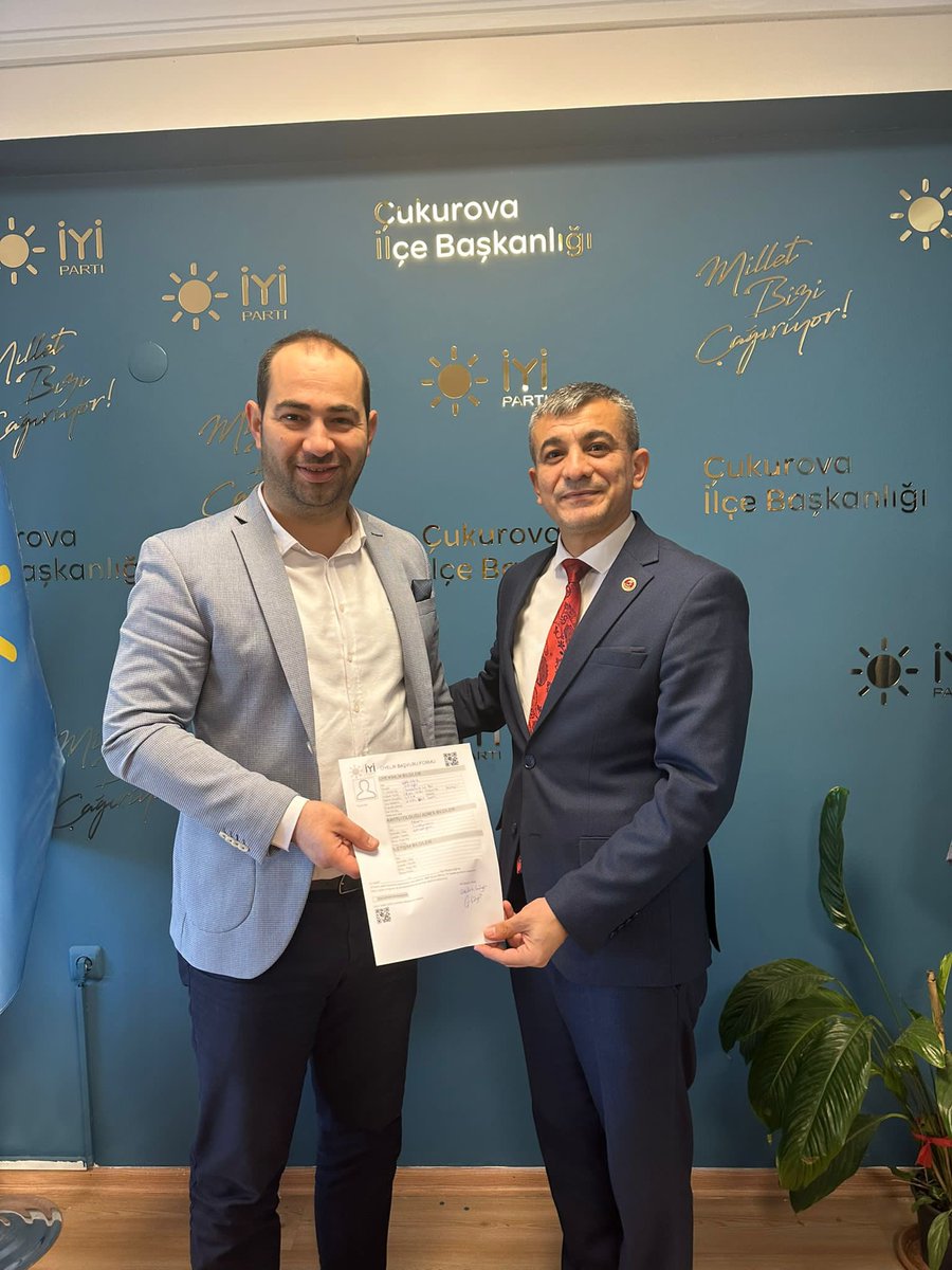 CihanOzkann's tweet photo. Anadolu Muhtarlar Federasyonu Genel Bşk. ve Güzelyalı Mahallemizin Muhtarı Sn.GÖKTÜRK GÜNGÖR İYİ’ler Kervanına Katılmak için Partimize üye olmuştur. 
HAYIRLI OLSUN.
Tanrım Vatanımıza ve Milletimize hizmet etmek için hayırlı görevler nasip etsin. 
Hoşgeldin Sn. @GokturkGungor01 .
İYİLER KAZANACAK ☀️🇹🇷