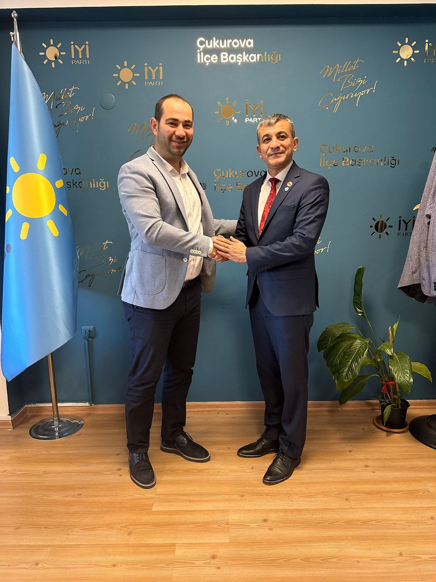 CihanOzkann's tweet photo. Anadolu Muhtarlar Federasyonu Genel Bşk. ve Güzelyalı Mahallemizin Muhtarı Sn.GÖKTÜRK GÜNGÖR İYİ’ler Kervanına Katılmak için Partimize üye olmuştur. 
HAYIRLI OLSUN.
Tanrım Vatanımıza ve Milletimize hizmet etmek için hayırlı görevler nasip etsin. 
Hoşgeldin Sn. @GokturkGungor01 .
İYİLER KAZANACAK ☀️🇹🇷