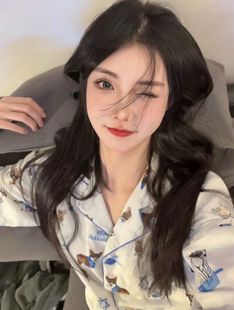 睡前ootd
图三是自己背心和外套 https://t.co/BEoEidzHM1