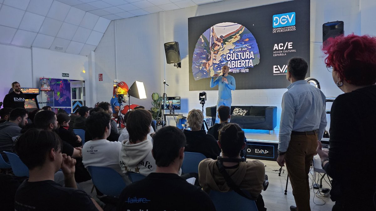 .<a href="/Gerard_alvarez/">Gerard Alvarez</a>, Director de EVAD, abre el acto inaugural de #JamCulturaAbierta y da la bienvenida al alumnado, y recuerda, hay que tomarse la jam de manera relajada, sin agobios, ¡hay que disfrutarla!