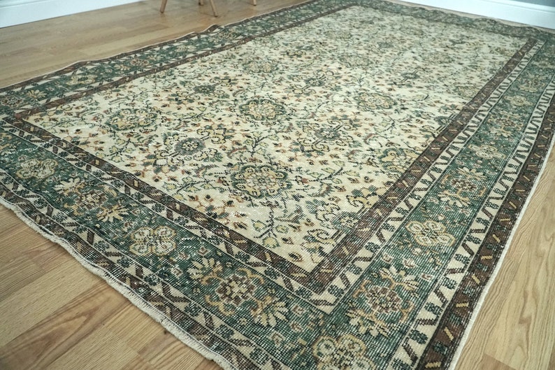 RugsLord's tweet photo. Vintage Turkish Rug, 5.64x9.35 ft. H-2796  🙂👍
Wool-Woven-From 70’s 👌💞

https://t.co/iUB7JMNGw7 via @Etsy 
#apartmenttherapy #bhghome #carpets #currentdesignsituation #decor #etsy #finditstyleit #handmaderugs #turkishrug #turkishrugshop #vintagedecor #vintagerugs #woolrug https://t.co/AIWS4OAsBk