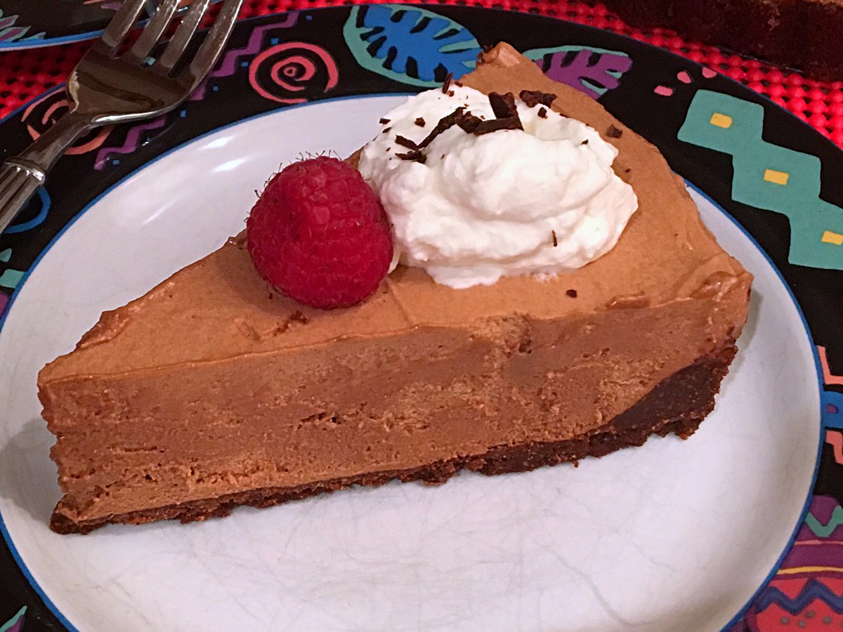 clubfoody1's tweet photo. Today is National #ChocolatesDay🍫
Silk & Satin Chocolate Pie- the best of both... pies!😉
(check out my next posts👆 & the previous one 👇 for more chocolate recipes😋)
#YouTube 📽️: https://t.co/0agu0DHSId
#RECIPE ➡️: https://t.co/ZE30wckmdN
@EventGuideToday @DiningGuide2Day https://t.co/RKSPGk8Dsp