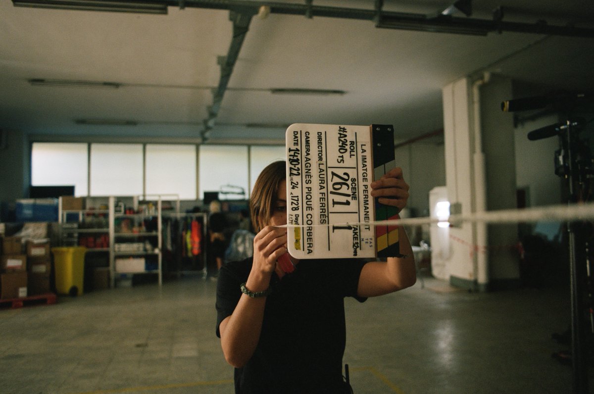 FastenFilms's tweet photo. 📸 Obrim el calaix de les analògiques de l'Agnès Piqué (DoP) per recordar-te que LA IMATGE PERMANENT segueix als cinemes.
Gaudeix de la pel·lícula guanyadora de l'Espiga d'Or en pantalla gran! 🎟️
#laimatgepermanent #lauraferrés #estrena #cinemacatalà #fastenfilms https://t.co/I9OwEb5V5G