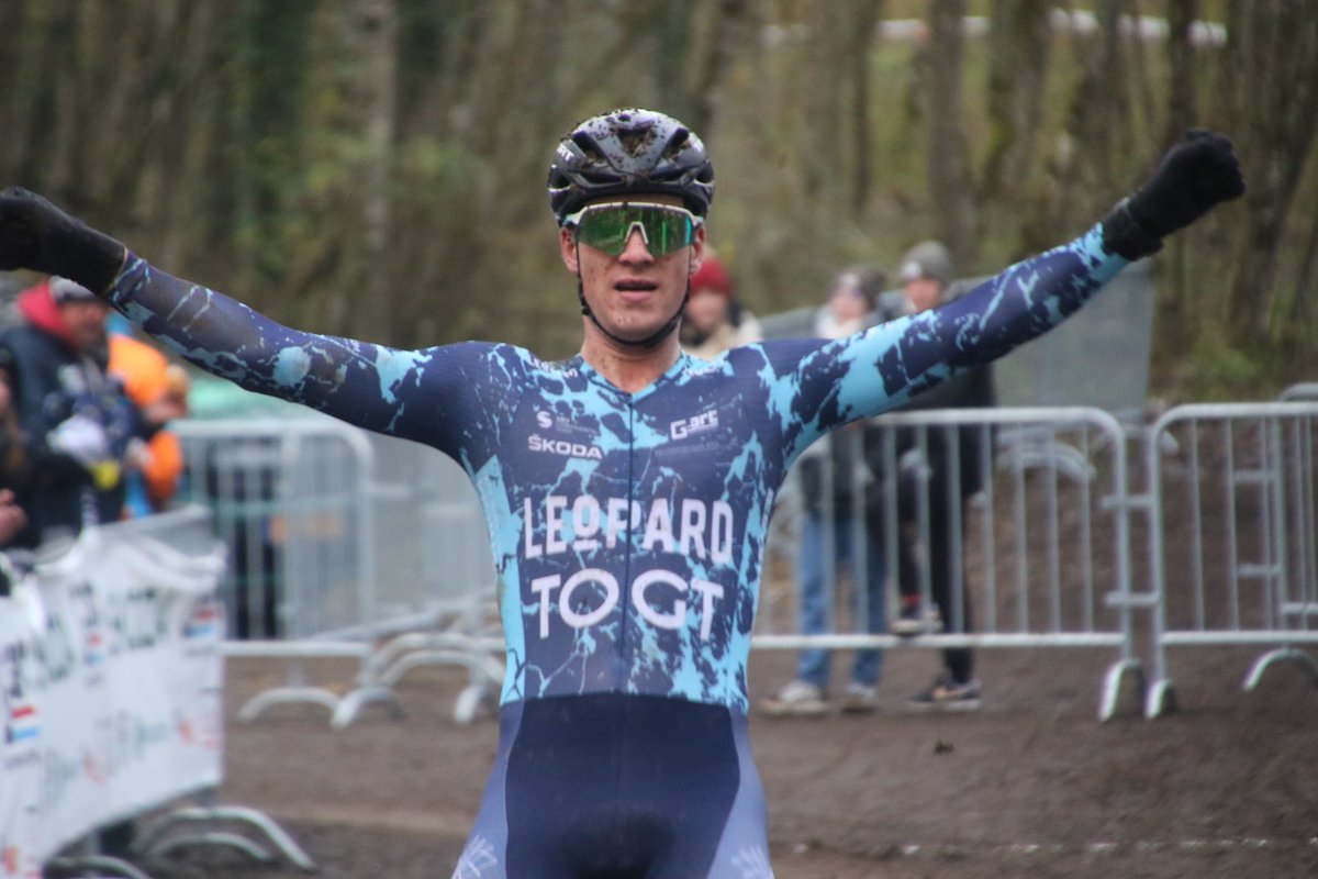 A 1-2 during yesterday's Elite/U23 cyclocross in 🇱🇺 Zeisseng! 🥇Loïc Bettendorff 🥈@MatsWenzel Great work, guys! #leopardtogt #trueracing