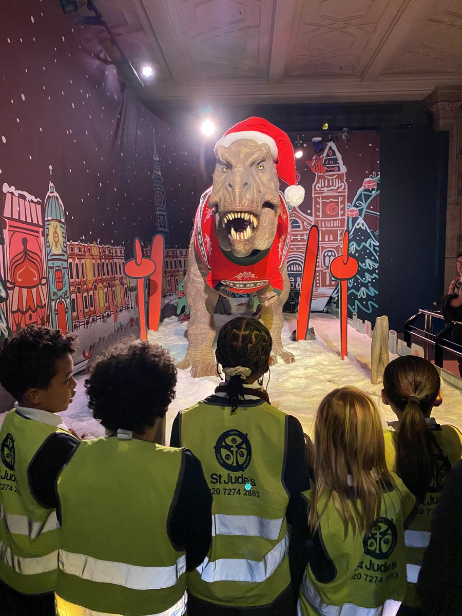 Great to help take @stjudeslambeth Class 5/6 to the @NHM_London to learn about volcanoes and earthquakes 🌋… and a small detour to see a very festive T rex 🦖 🎅 🎄 #LoveLondon #Brixton #HerneHill #Museum #NHM #Lambeth #PlanetEarth