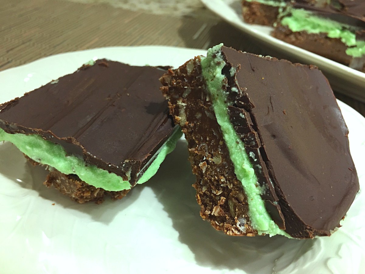 clubfoody1's tweet photo. Today is National #ChocolatesDay🍫
Nanaimo Bars… a Canadian sweet treat!🇨🇦😍
(check out my next posts👆 & the previous ones 👇 for more great chocolate 🍫 recipes😋)
#YouTube 📽️: https://t.co/ry6HMJi8ND
#RECIPE ➡️: https://t.co/qj25icuxcE
@EventGuideToday @DiningGuide2Day https://t.co/RSnYwwB6Jk