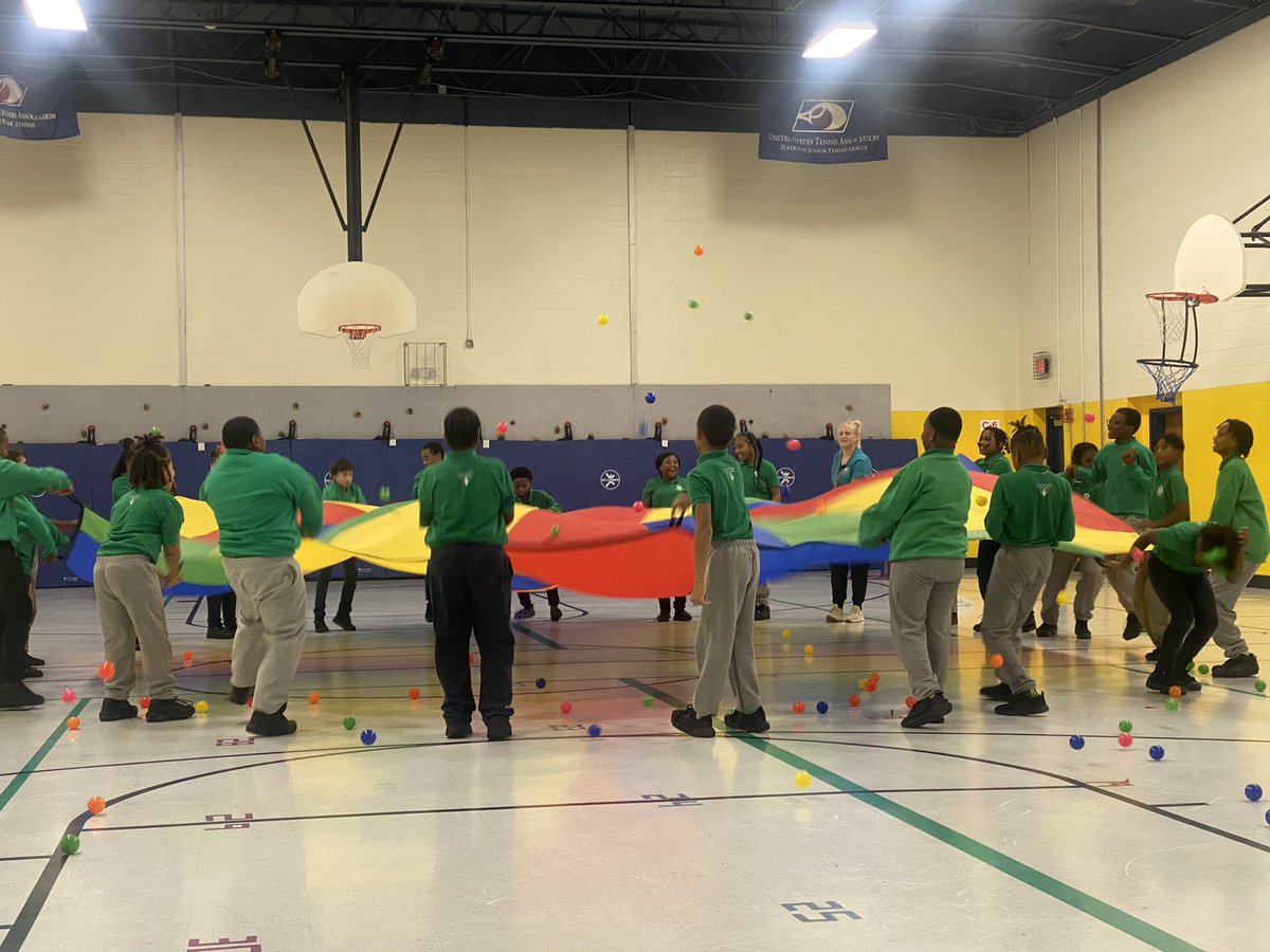 AADreamAcademy's tweet photo. Fifth graders are learning all about energy balance—energy entering and leaving our bodies. Our Dreamers became smarter and had fun doing it! Kudos to our PE Coach, Coach Fabian! #AADAinAction #OneNNPS #Elevate⏫️ https://t.co/zSeqYZ4nGR