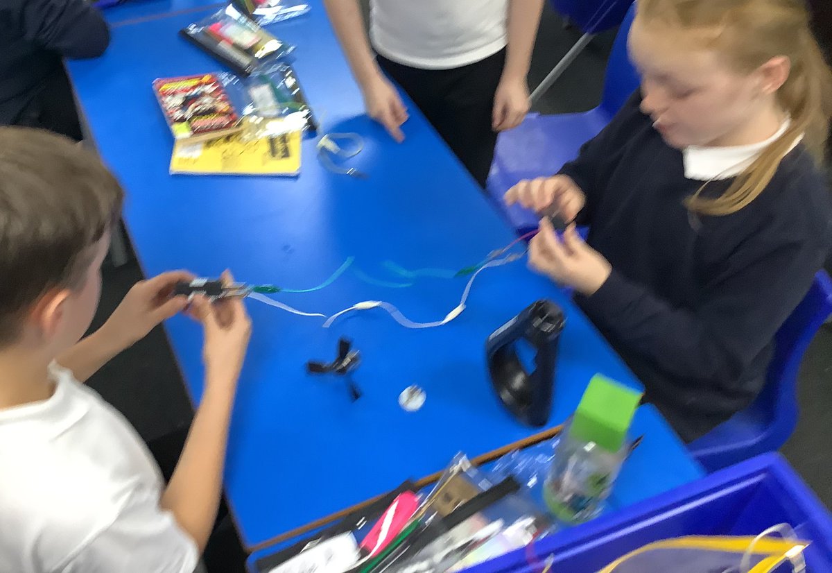 QueenswayPS's tweet photo. Year 5/6 have been busy experimenting with different electrical equipment in Science as part of their new unit looking at connecting circuits. They made some successful circuits and connected lots of different components. #QueenswayScience https://t.co/yOIq2SknF8