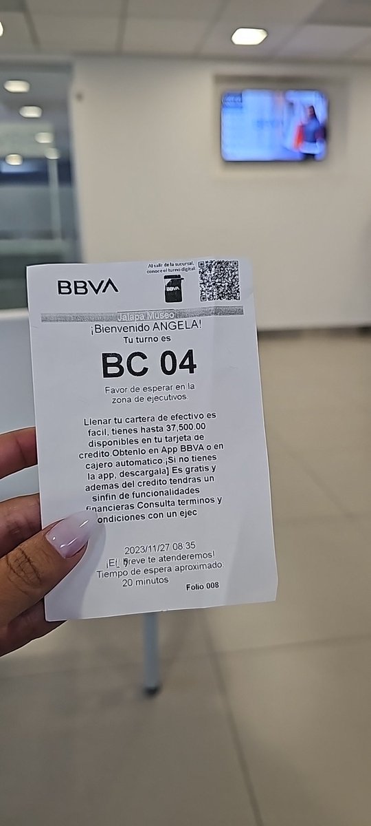 anguzh23's tweet photo. @bbva esperando desde las 8:35 am y TODOS los ejecutivos solo atienden gente sin turno... todo el fin de semana intentando hablar por unos cobros que me estaban realizando y la grabación dice que mi atención está bloqueada... ¿qué onda con está atención? https://t.co/W9NXsfo3NN