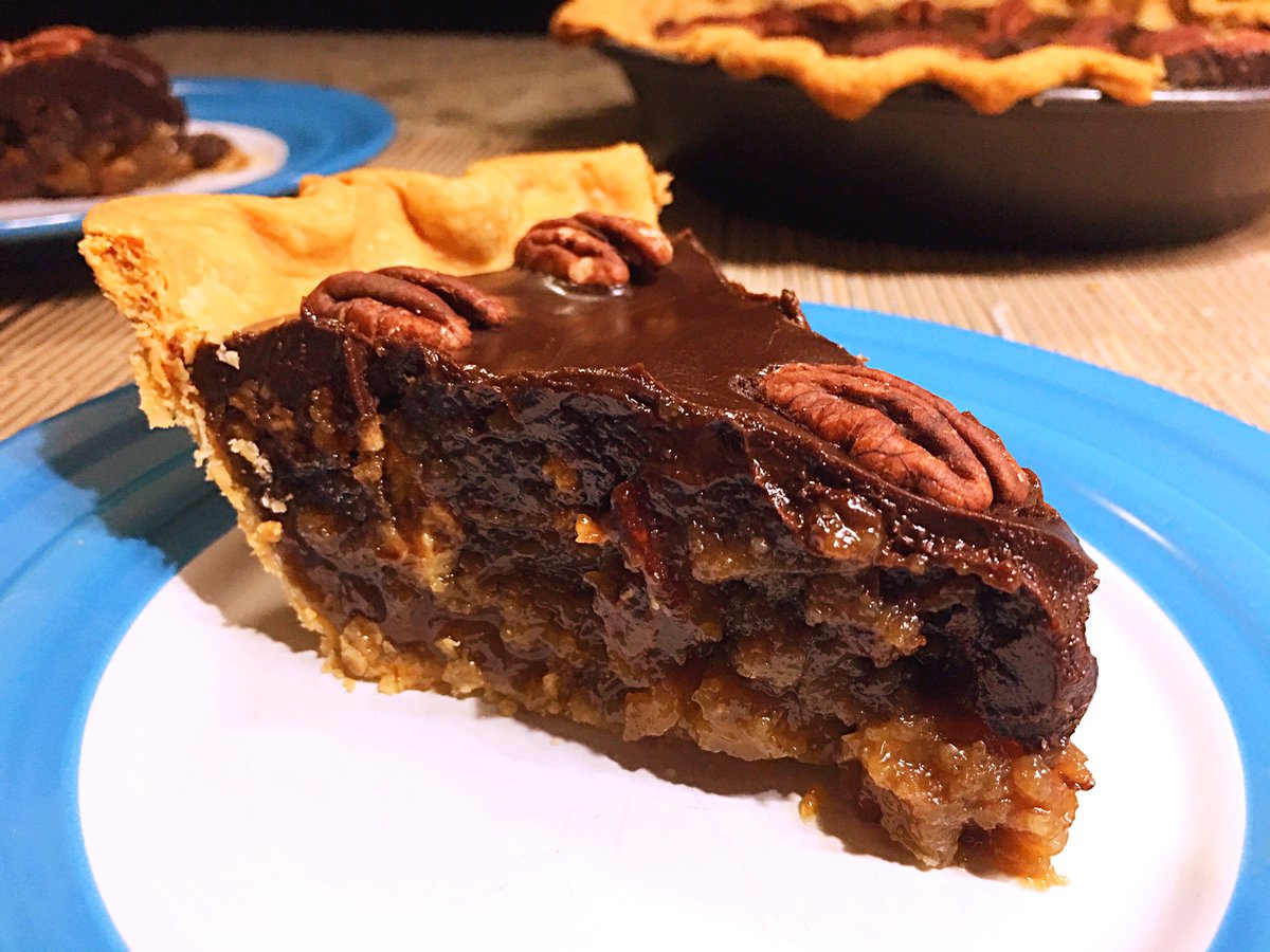 clubfoody1's tweet photo. Today is National #ChocolatesDay🍫
indulge yourself with this Chocolate Bourbon Pecan Pie🤤
(check out my previous ones 👇 for chocolate recipes😋 + dozen on CF website😉)
#YouTube 📽️: https://t.co/WnygMy7czc
#RECIPE ➡️: https://t.co/uLeODgjJY3
@EventGuideToday @DiningGuide2Day https://t.co/8MRvebF0kO