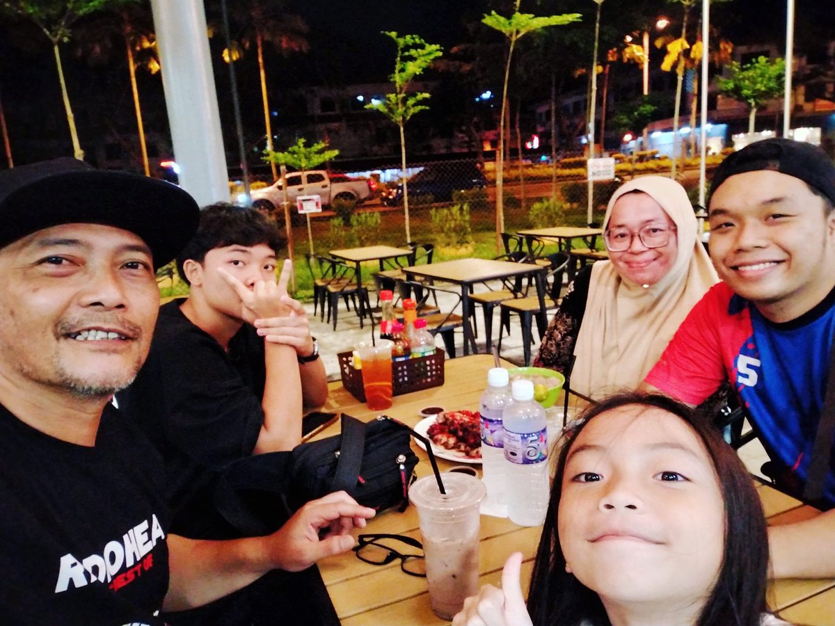 johnjapri's tweet photo. Quality time with family https://t.co/KZT66yLCSA