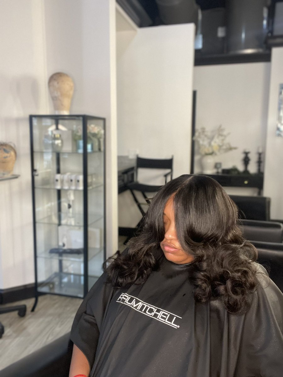 MissJ___'s tweet photo. I’m a licensed cosmetologist located in STL! I include a luxurious shampoo and condition with every service I offer 💁🏽‍♀️ add my business page on instagram at jadair_ and share this post! 🫶🏽 https://t.co/dY2hsP221v