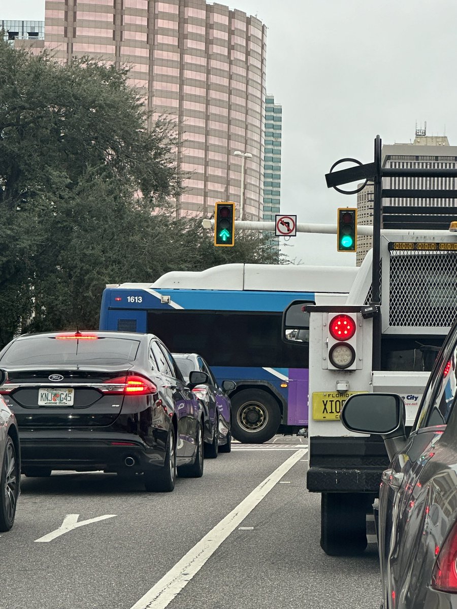 gsantos22's tweet photo. @GoHART had to wait on this bus to pass for two lights. Happy to wait, just not cool if an emergency vehicle needed to get by. https://t.co/6lZLmFu8NN