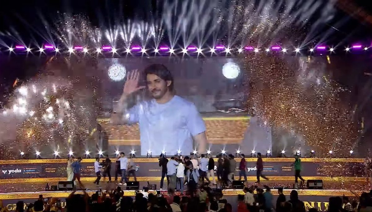 LoyalMaheshians's tweet photo. Babu darshanam 💥 @urstrulyMahesh
#SSMBReignAtAnimalEvent
#AnimalTheFilm #GunturKaaram https://t.co/cTmORA4oVj
