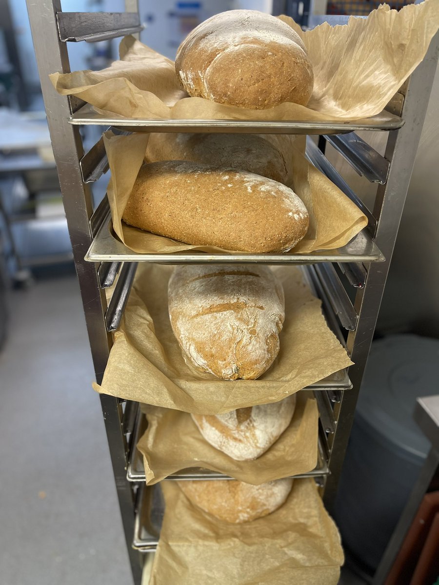 HoweHolroyd's tweet photo. Fresh bread 🍞 put all ingredients into a bowl mix for 5 minutes, allow to rise for 30 minutes, shape and bake for 40 minutes, simple…. And no additives just lovely fresh bread. @Milen42931651 @MaryMar89923871 @melrahaman #projectknead https://t.co/bg1BbUEuXy