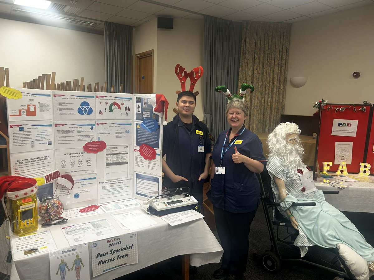 LizLizm46's tweet photo. A wonderful day connecting with colleagues & learners from disciplines across the trust. Bite size learning hasn’t bitten off more than they can chew!! #bitesizelearning #fhft #WexhamParkHospital Pain busting all day & forever more. 🥊@clinedFHFT @MatteoAnfora @Karincannons https://t.co/kMxmTuqW1W