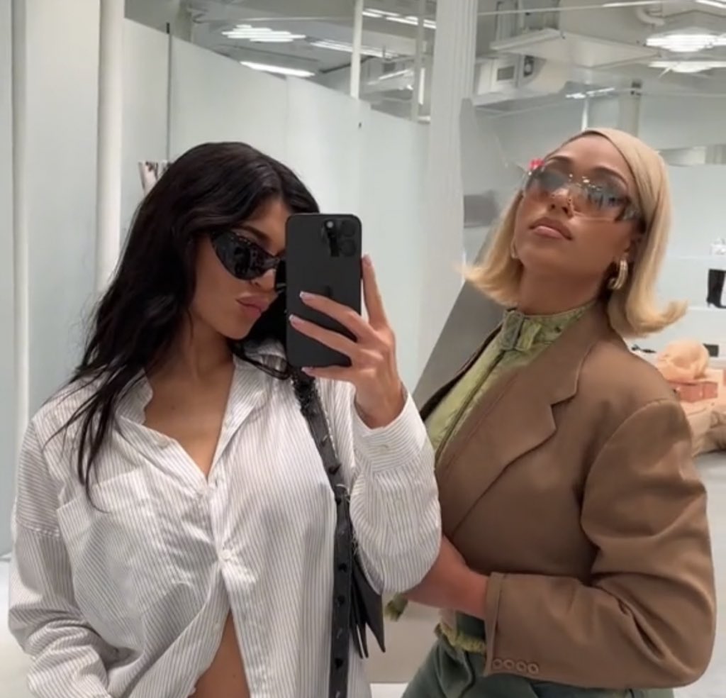 PopCrave's tweet image. Kylie Jenner says she never fully cut off Jordyn Woods (via @InterviewMag):

“Jordyn and I, we always stayed in touch throughout the years and we would meet up at my house and catch up and just talk through everything. We never fully cut each other off, and one day, naturally, we…