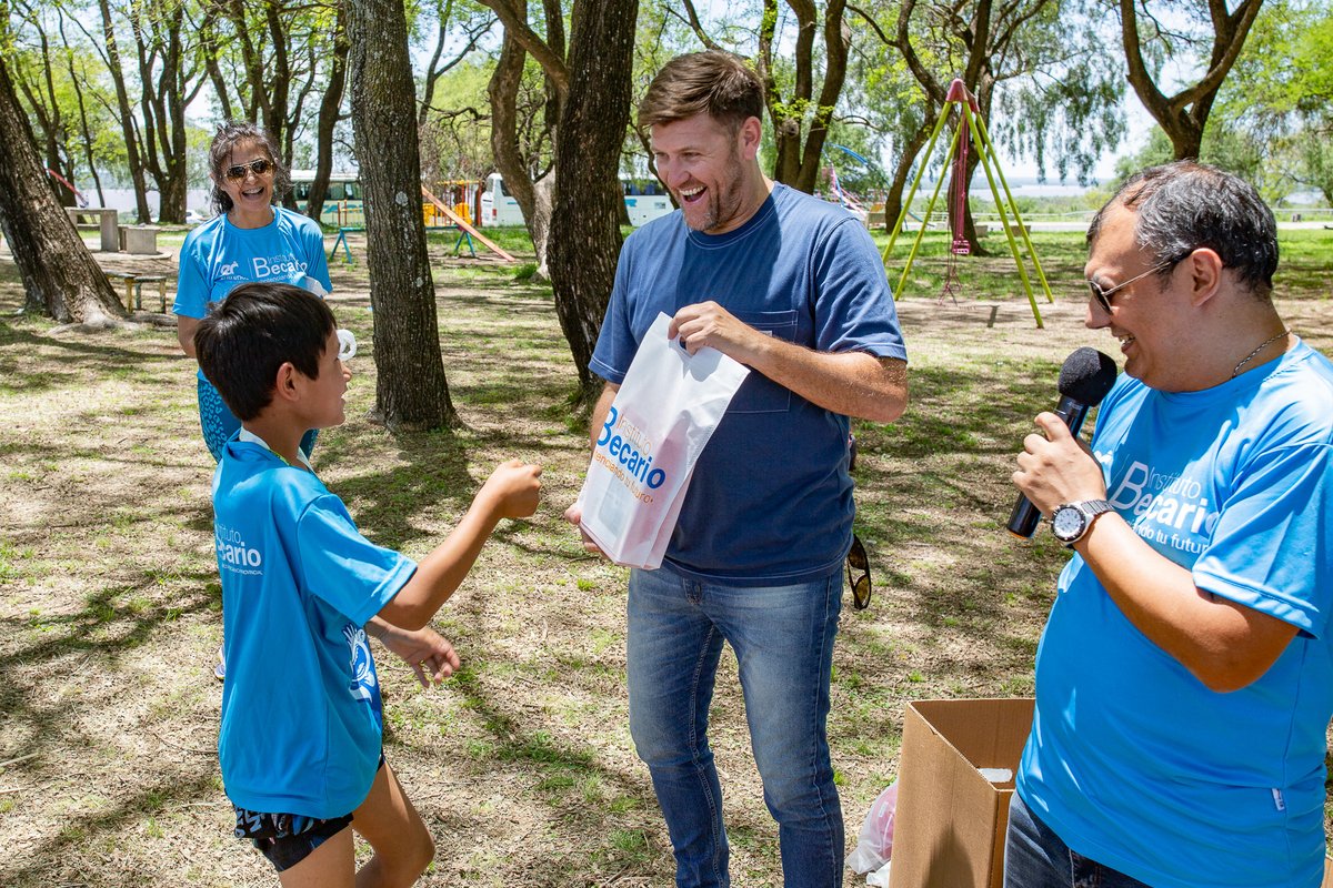 🤝 Agradecemos a los referentes de los barrios, así como también a los estudiantes becados, que están a cargo de las clases, que nos acompañaron durante todo este tiempo y con quienes seguimos potenciando la educación de cada uno de los niños y niñas que son parte del programa