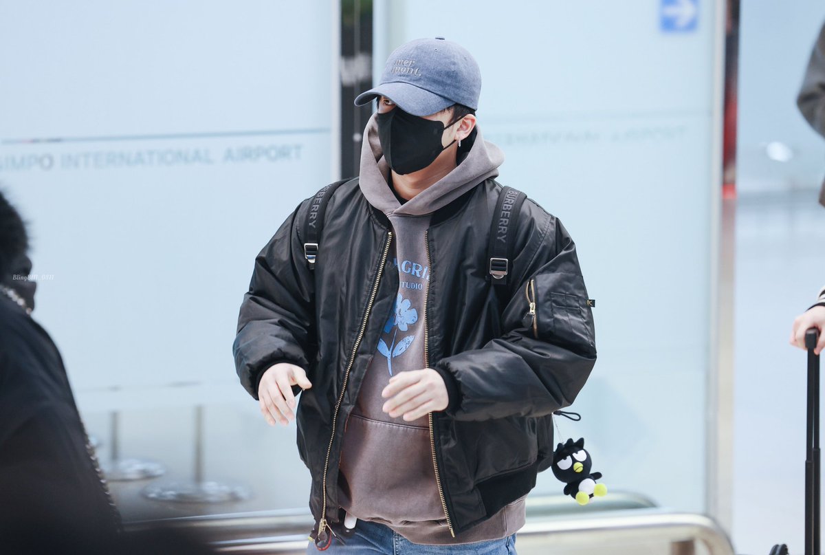 spearhyunnie's tweet photo. seungmin was the one who bought the badtz maru keyring for changbin because it looks like changbin 🥲 https://t.co/gr8gDjdr9N