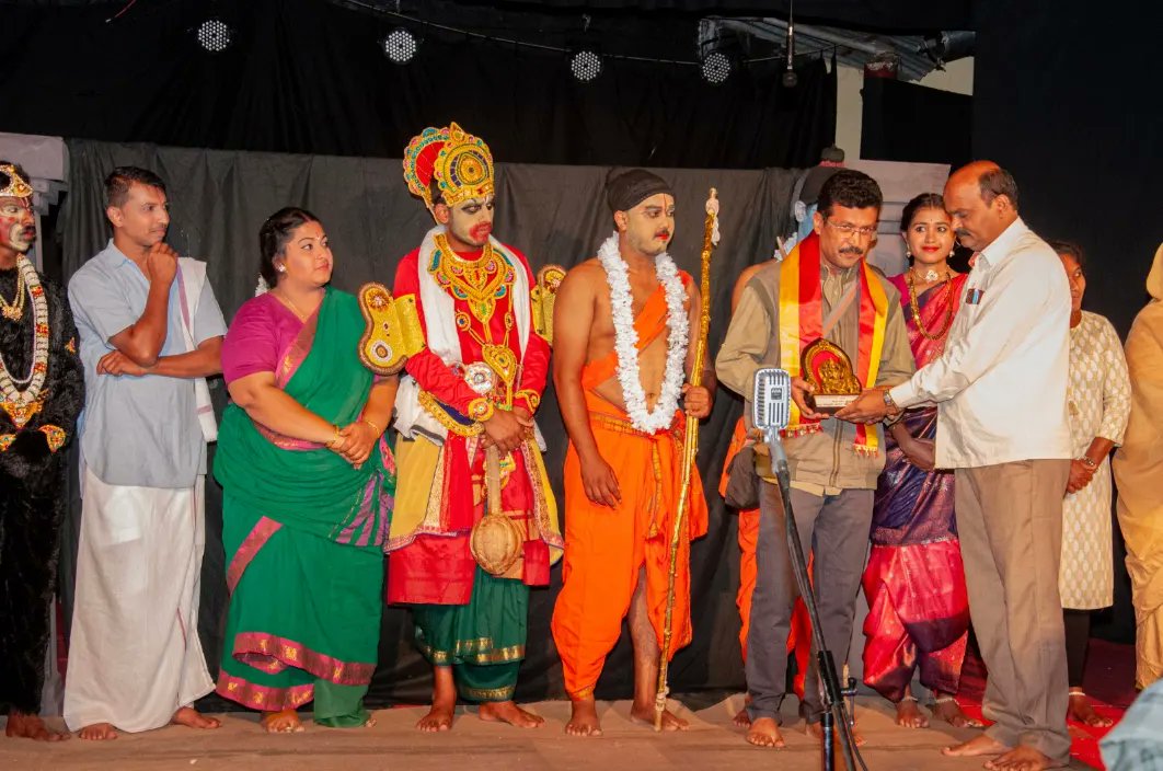 nirantharaorg's tweet photo. The play "GORURU" of GoruruRamaswamyIyengar was successfully performed on the Eve of NAGARANGA NATAKOTSAVA 2023.

#niranthara_foundation_mysuru #Niranthara #mysoretheatre #drama #theaterlife #nirantharamysuru #mysore #theaterexperience #theatre #mysoretheater https://t.co/D0rwCLOTuF