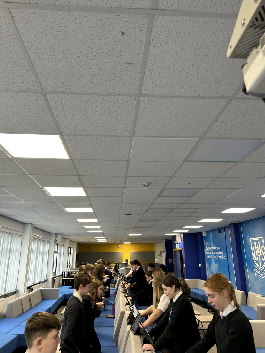 Talking practice today with s2. We were ‘speed dating’ while practicing our questions and answers in relation to friends and family.😁Excellent travail!