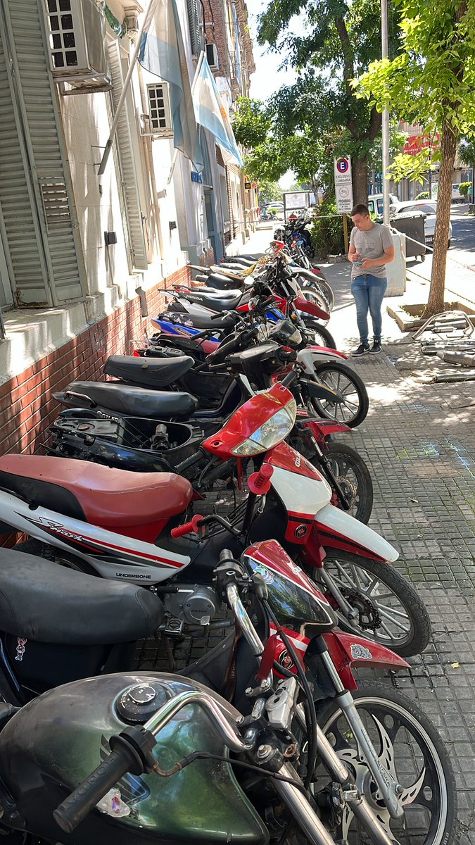 MMaleichuk's tweet photo. DIEZ ALLANAMIENTOS POSITIVOS POR PRUEBA ILEGAL DE VELOCIDAD CON MOTOCICLETAS. 

 Secuestramos 21 motos que molestaban a los vecinos de Chivilcoy. Esto se suma al gran trabajo que realiza constantemente el personal policial, inspectores de Tránsito y Guardia Urbana https://t.co/UcGQvW5wCr
