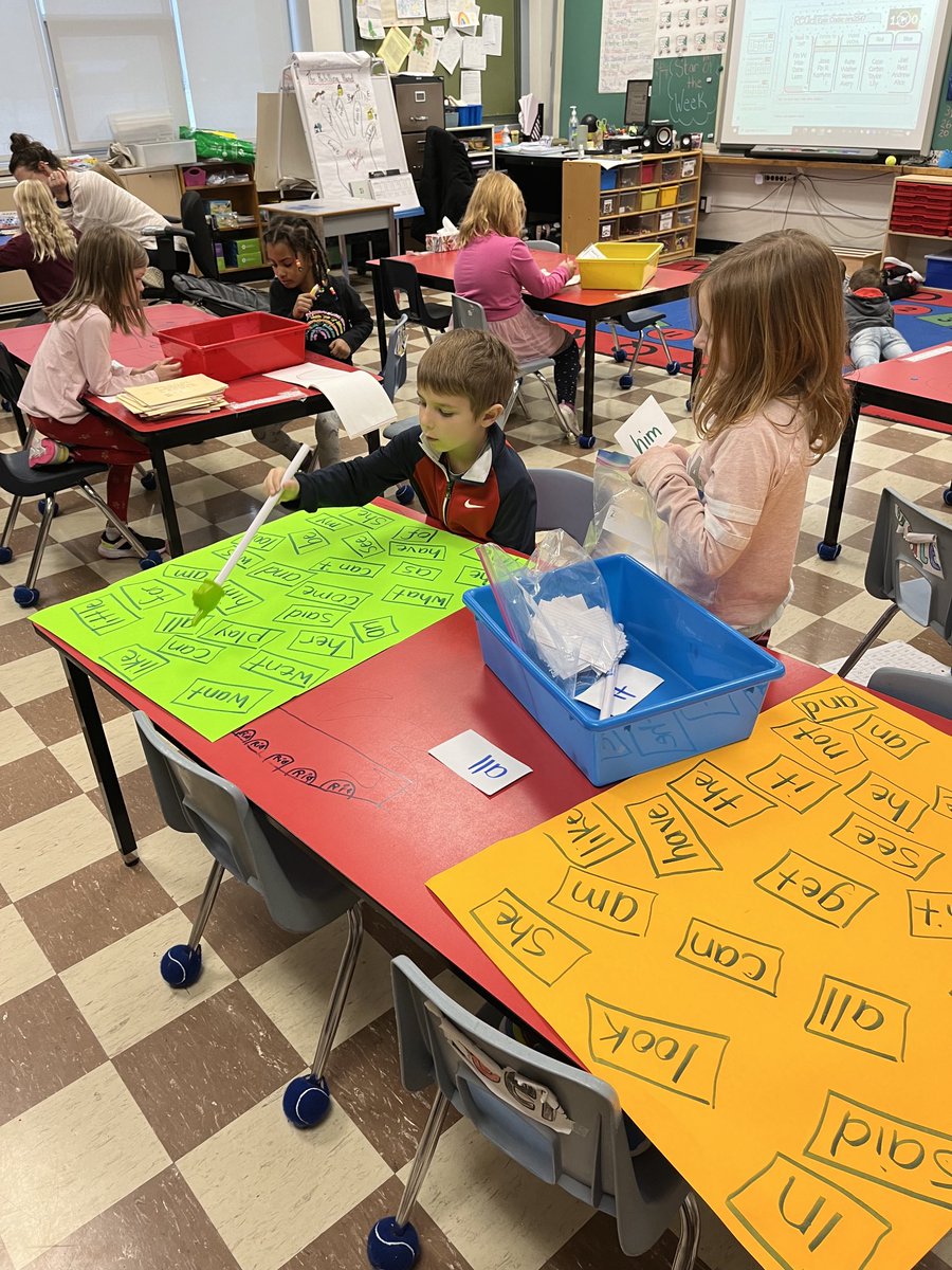 Literacy centres in gr1! 🐾 our tigers ❤️ to read! ⁦<a href="/LKelempro/">LKDSB Elem Program</a>⁩