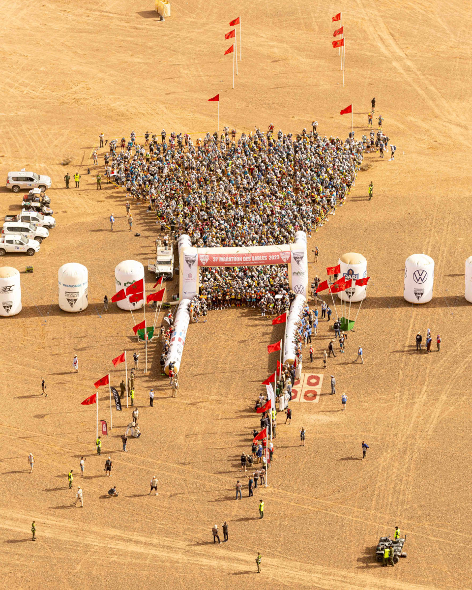 Soon the end of registrations for the 38th MARATHON DES SABLES! 🔥  

👉Don't delay to register and join the legendary desert race. You will make lifelong memories!  

📷 @test4outside   
#mds #sport #running #marathon #ultratrail #desert #sahara #morocco #challenge