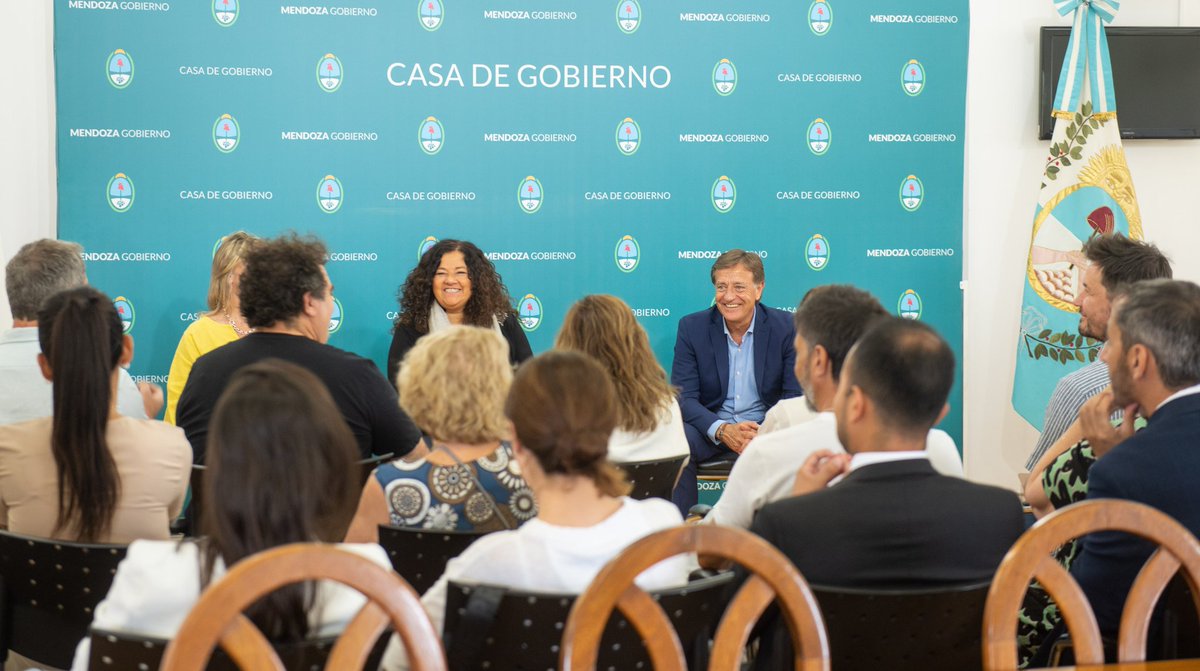 Recibimos a los establecimientos mendocinos distinguidos por la Guía Michelin. Un hecho histórico que destaca la excelencia gastronómica de la provincia. Este es un sector fundamental, y me enorgullece que nuestra provincia se consolide como destino gastronómico de clase mundial.