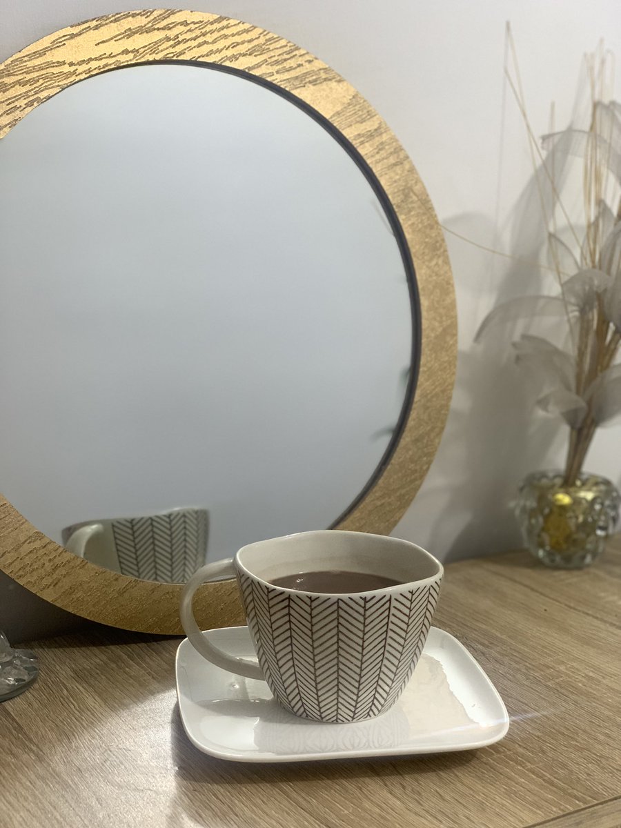 "أيقنتُ أن خوفي على الذين أحبهم قد يفوق أحيانًا خوفي على نفسي وأن لا شيء يُعادل لحظة الطمأنينة التي تغمرني عندما أدرك أنهم بخير إلى كل الذين أحبهم: كونوا بخير لأجلكم أولاً ثم لأجلنا،فإن مايمسّكم يمسّنا نعيذكم بالله من نوائب الدهر وكوارث الزمن ومن الشرور والمساوئ والأخطار"💛