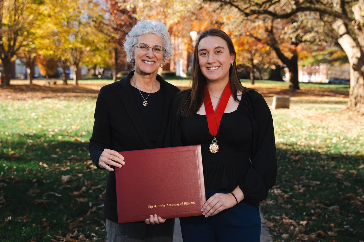 Congratulations to Shannon Engmann who was named Illinois College's 2023 Lincoln Laureate! Shannon is a senior double majoring in Biology and Spanish who is deeply involved on campus! Thank you for representing Illinois College well!  #IllinoisCollege #InspiringAchievement