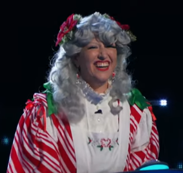 TVTango's tweet photo. 🌟Watch tonight @nbc 10pm (Stream @peacock) Holiday Special 🎅#WeakestLink #NBCWeakestLink "How Jane Lynch Stole Christmas" w/ Host @JaneMarieLynch About https://t.co/xAD9PEI6I6 https://t.co/J3CqAR4YnJ