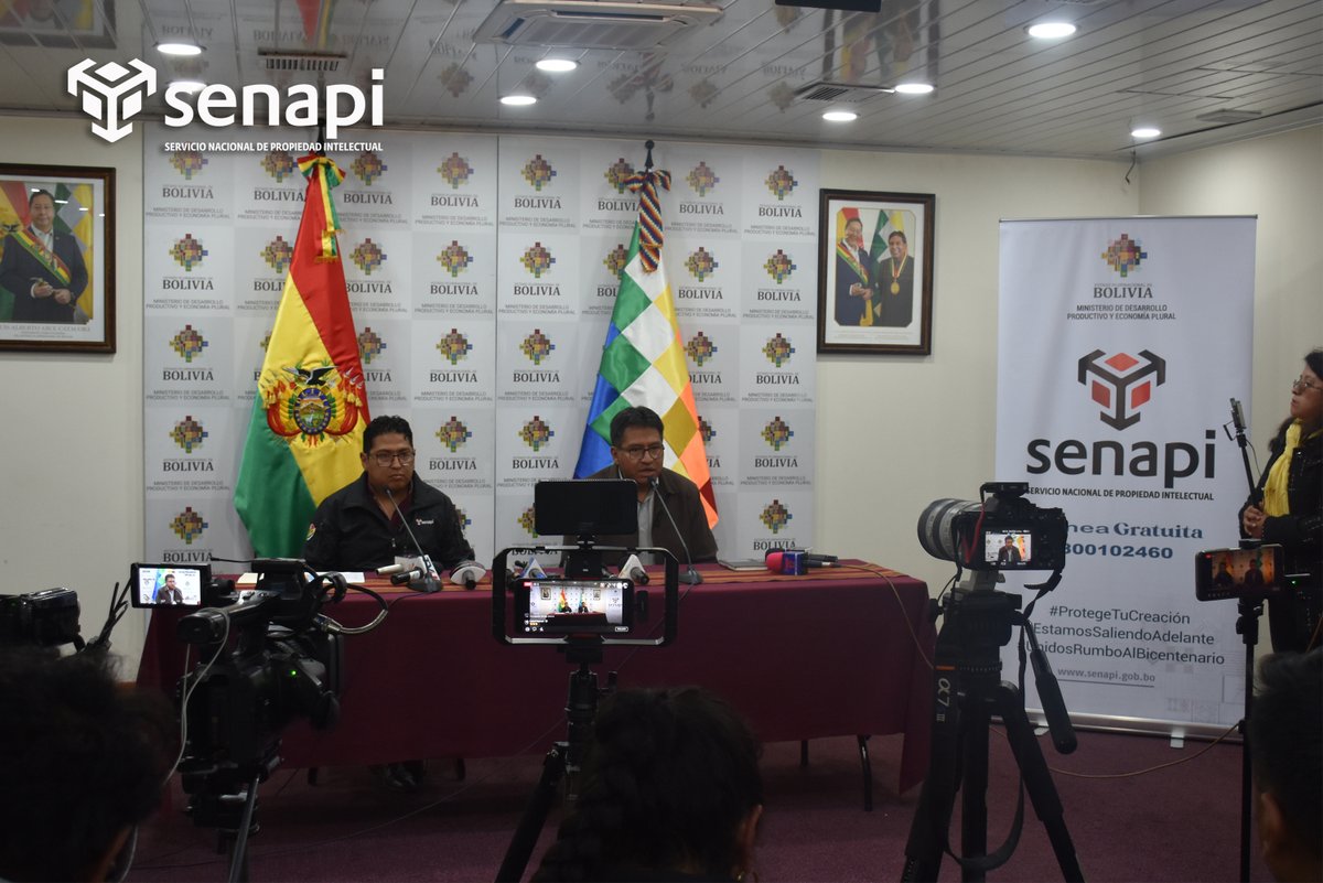 SenapiBol's tweet photo. Hoy se realizó la conferencia de prensa para informar sobre el desarrollo de los talleres de socialización del beneficio del pago del Registro de Marca a cargo del Director General Ejecutivo del #SENAPI, Rafael Soto y el Director General Ejecutivo #PROBOLIVIA ,Vidal Coria. https://t.co/duCEJNOzEW