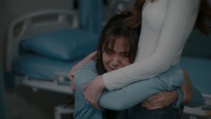 metaaleja's tweet photo. Me gusta la química entre ellas dos, son muy tiernas a pesar de q sus personajes aquí son complicados,sería una linda pareja para otro proyecto. Un hilo para @GMMTV
#WednesdayClubEP7
#filmracha
#pploy
#MayTam https://t.co/7Jpk0oms2C