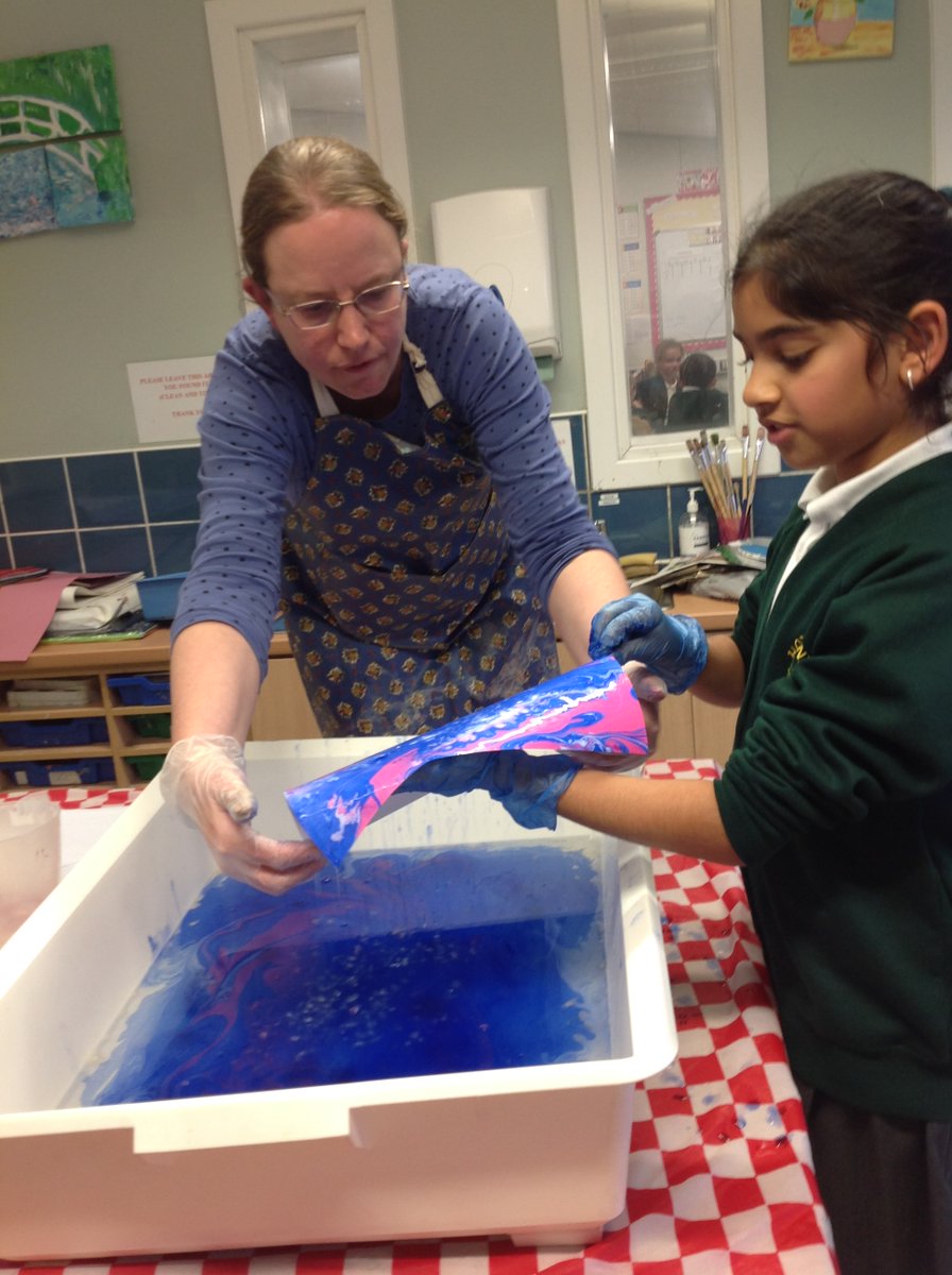 CrocClass's tweet image. Year 5 have had a "marbless" afternoon, creating the backgrounds for our Three Wise Men pictures using the technique of marbling.  We really enjoyed the magic of discovering the pattern that was created!  Keep an eye out for the finished pieces! @WillowsCE