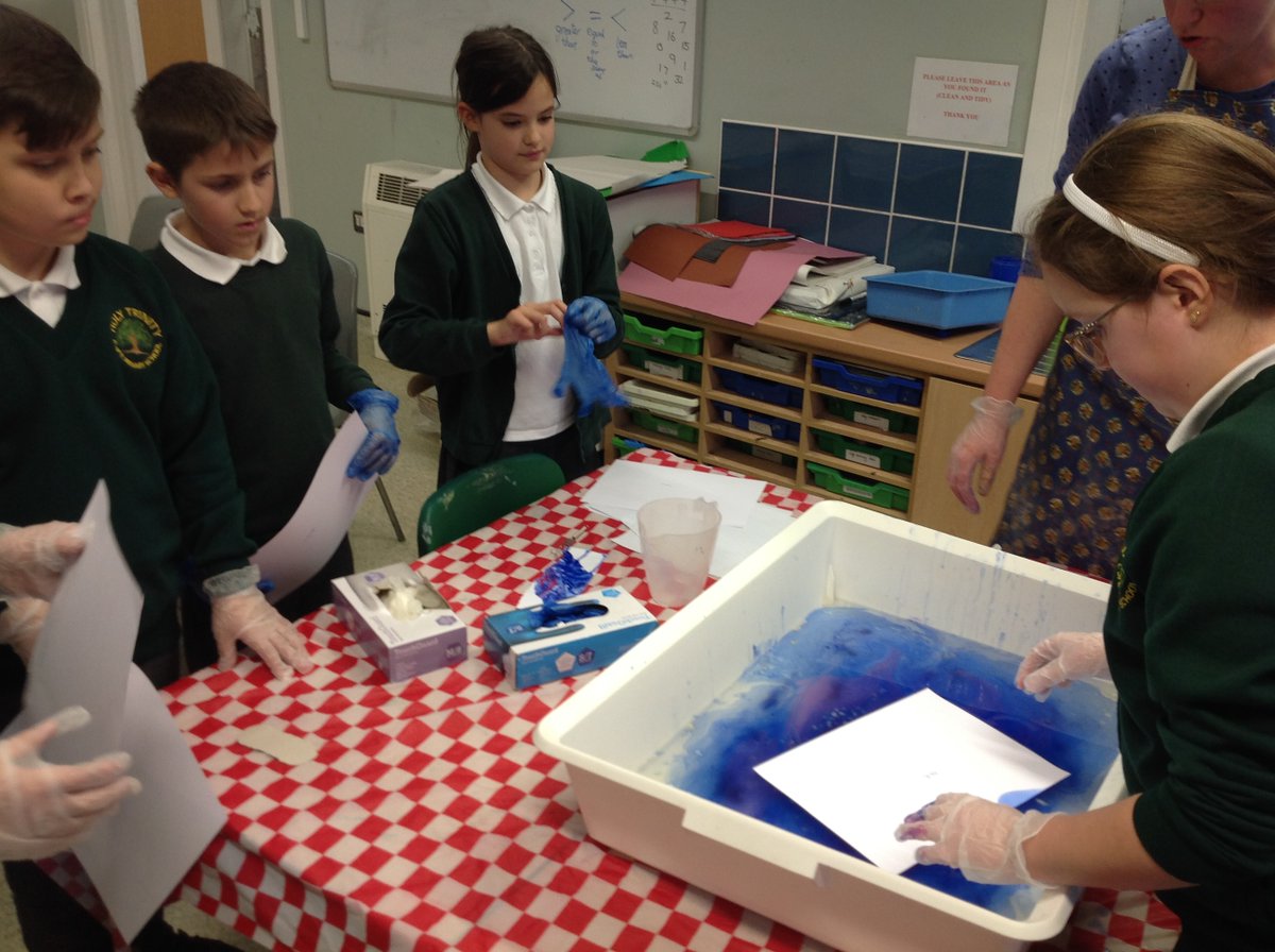 CrocClass's tweet image. Year 5 have had a "marbless" afternoon, creating the backgrounds for our Three Wise Men pictures using the technique of marbling.  We really enjoyed the magic of discovering the pattern that was created!  Keep an eye out for the finished pieces! @WillowsCE