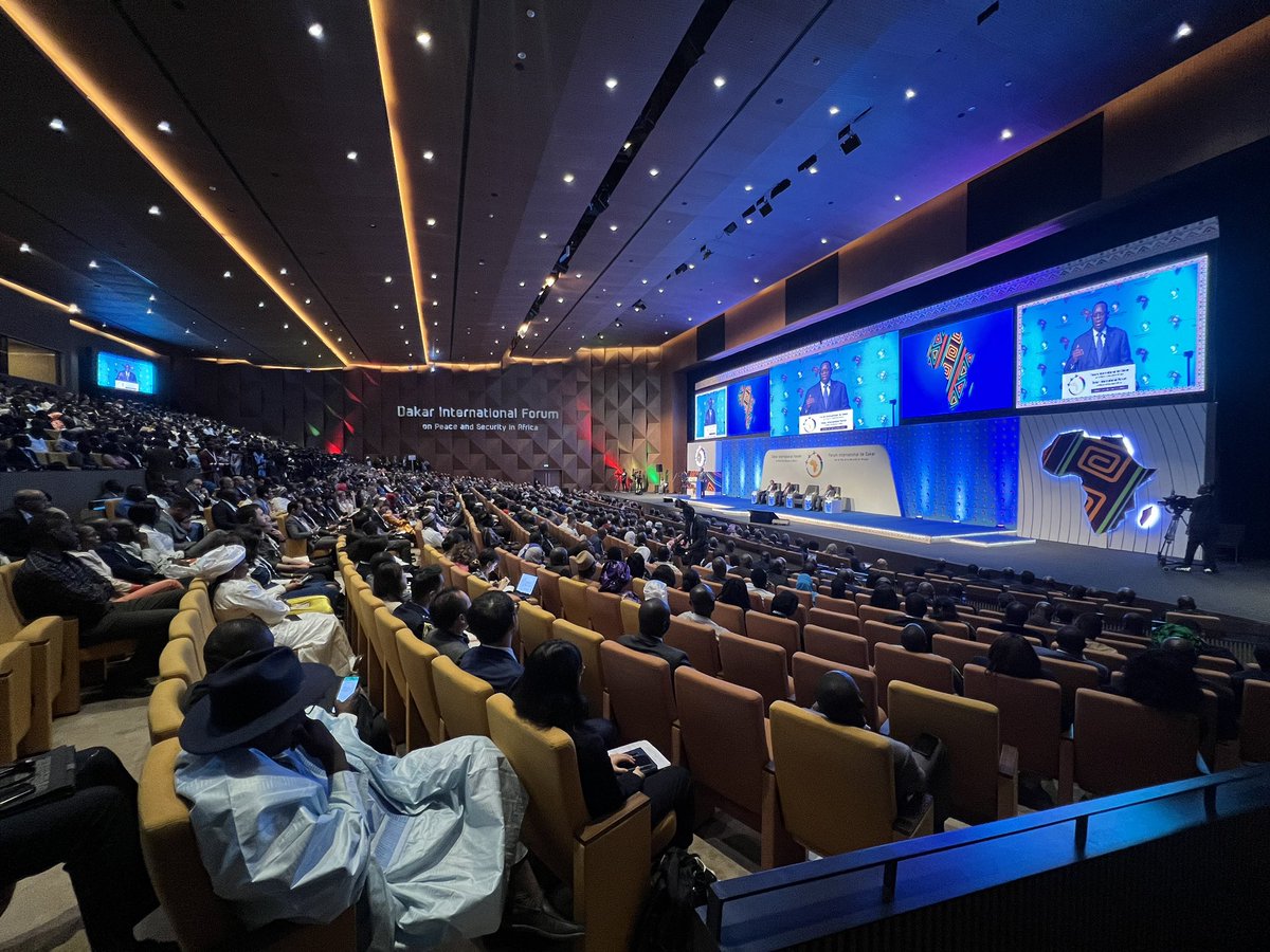 Macky_Sall's tweet photo. Je remercie vivement mon frère Mohamed Ould Cheikh El Ghazouani, d’avoir bien voulu, pour la 2e fois, rehausser de sa présence le Forum international de Dakar sur la paix et la sécurité en Afrique.
J’apprécie beaucoup cette marque renouvelée d’amitié de sa part. Nous sommes ravis et honorés de vous compter parmi nous, dans la pure tradition des relations ancestrales entre les peuples sénégalais et mauritaniens.
Merci à vous, Monsieur le Premier Ministre Geraldo Martins, pour votre participation, symbole des liens multiformes qui unissent nos deux pays.
Je souhaite à tous nos hôtes la bienvenue et un agréable séjour au Sénégal.