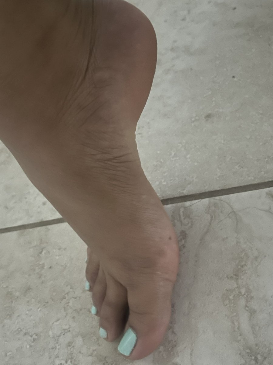 onlyashleyeliza's tweet photo. Im back👀 

Feet Feetpics https://t.co/cTtb8rQqFW