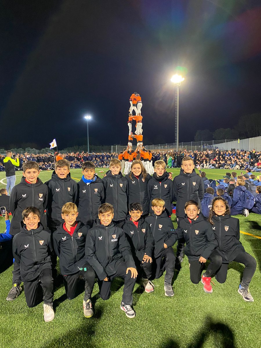 CanteraSFC's tweet photo. TORNEO | El #SevillaFCAlevB se hace con el Torneo Surf Cup de Salou tras superar en la final al Ej Futball Training canadiense (4-0).

¡Enhorabuena, campeones! 💪🏆

#CanteraSevillaFC ⚪🔴 https://t.co/4EbWAWuarl