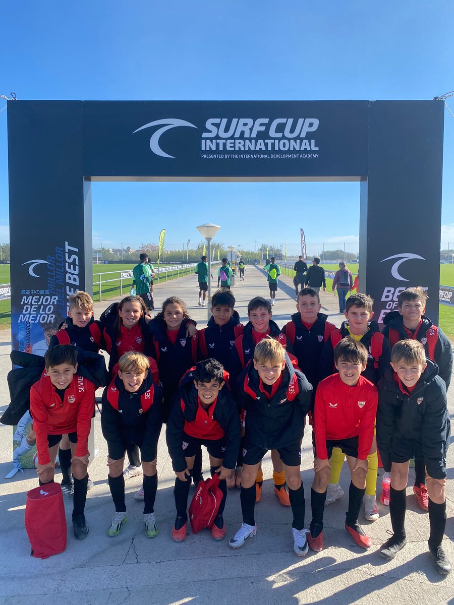 CanteraSFC's tweet photo. TORNEO | El #SevillaFCAlevB se hace con el Torneo Surf Cup de Salou tras superar en la final al Ej Futball Training canadiense (4-0).

¡Enhorabuena, campeones! 💪🏆

#CanteraSevillaFC ⚪🔴 https://t.co/4EbWAWuarl
