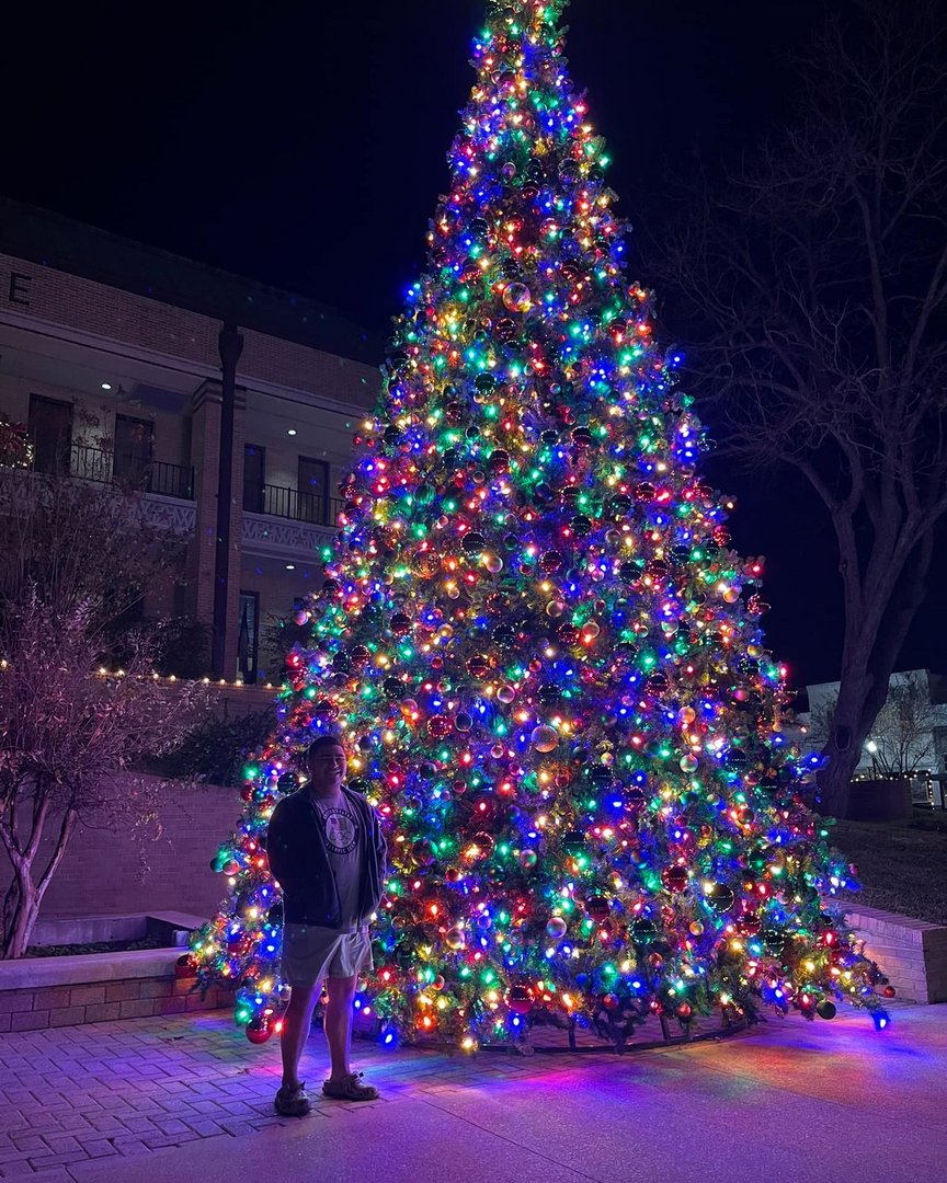Go2HuntsvilleTX's tweet photo. It's almost time for the annual Christmas Fair and Winter in the Park in downtown Huntsville! 🎄🎉 Mark your calendars because this year's festivities are on December 2nd 10:00-5:00. Vendors offering a variety of goods and activities! #HuntsvilleTX #PureTexas #VisitHuntsvilleTX https://t.co/ErsZAY9Bpg