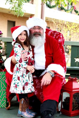 Go2HuntsvilleTX's tweet photo. It's almost time for the annual Christmas Fair and Winter in the Park in downtown Huntsville! 🎄🎉 Mark your calendars because this year's festivities are on December 2nd 10:00-5:00. Vendors offering a variety of goods and activities! #HuntsvilleTX #PureTexas #VisitHuntsvilleTX https://t.co/ErsZAY9Bpg