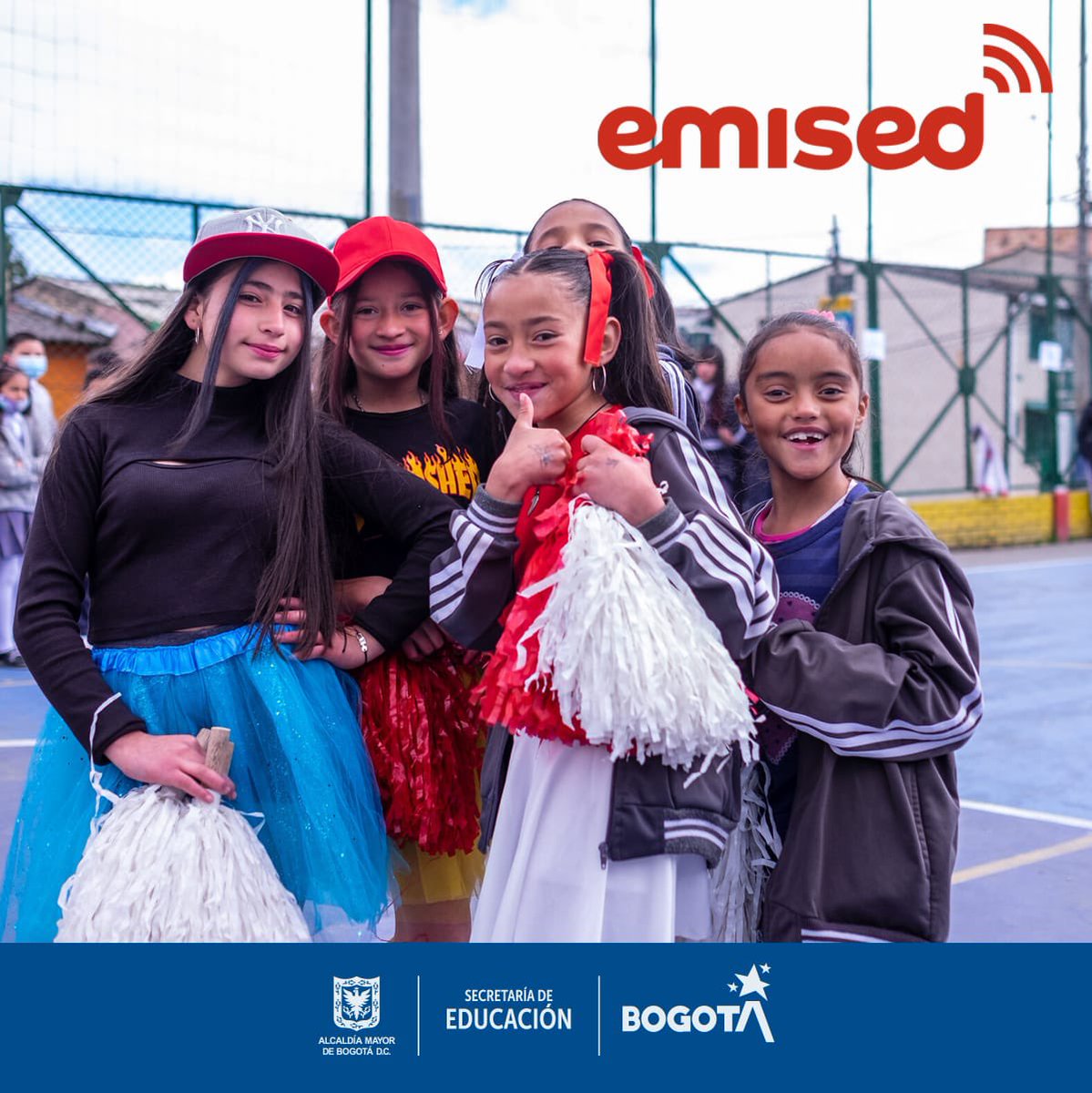Educacionbogota's tweet photo. ¡Descubre cómo el #ProgramaECO ha transformado los entornos educativos de @Bogota!🤝 Explora las inspiradoras historias de los colegios Nueva Esperanza y República Dominicana en la Cápsula sonora disponible en nuestro canal #EMISED 📻 ➡️ https://t.co/tt71pMSdwy https://t.co/OaJMH48Iun