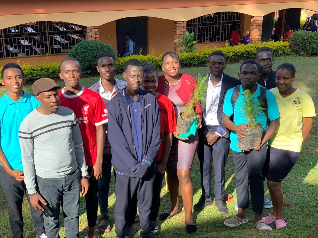 rotaractkololo's tweet photo. During the Interact week, the Warriors visited Trinity Senior Academy and planted a good number of trees.
@Kiwumulorachel6 our club President shared her sentiments on the conservation of the environment.
#CreateHopeInTheWorld
#TheWarriors
#InteractWeek https://t.co/J84sBAZzly