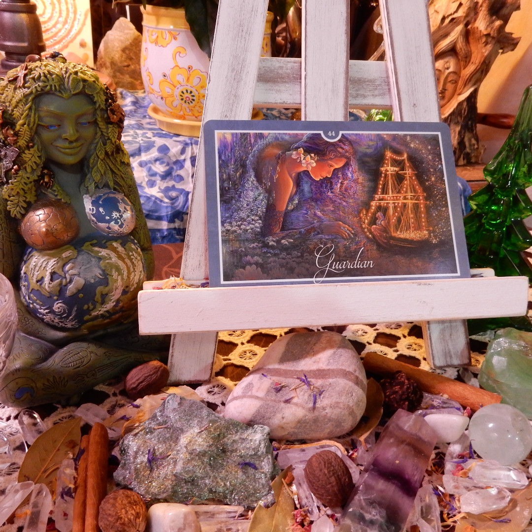 Luna_Marigolde's tweet photo. Whispers of Healing #44  - Guardian
This card indicates communication with your guardian angel or spirit guide. [...] Be open and receptive to receiving guidance. Be approachable. Messages will come in many forms.
#oracle #healing #wellness https://t.co/c3zmWYjo5h