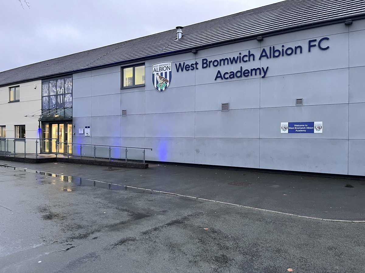 Great to catch up with @NTUSportScience Alumni @Lukebutterfiel1 to discuss Stress Fracture mechanisms today with West Brom’s Academy staff! ⚽️ @NTUSciTech @BiomechNTU