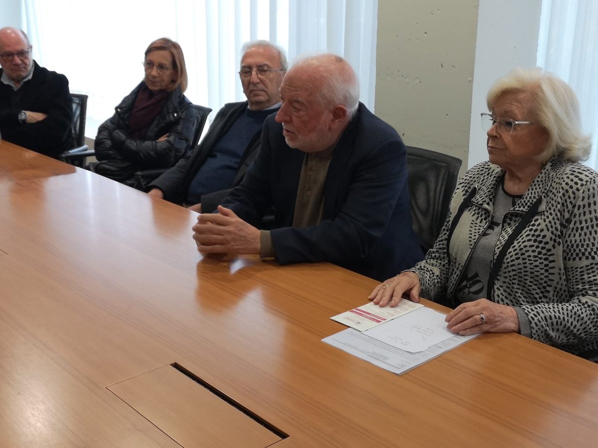 🟢Rebem a l'Ajuntament la junta de l'Aula d'Extensió Universitària, una entitat amb més de 400 socis i sòcies.
L'alcalde <a href="/josepmvalles/">Josep Maria Vallès</a> ha reivindicat la tasca de l'AEUGG "una entitat cultural que fa una gran feina per afegir vida a la gent gran #santcugat"

<a href="/EstherMadrona/">Esther Madrona Grases</a>