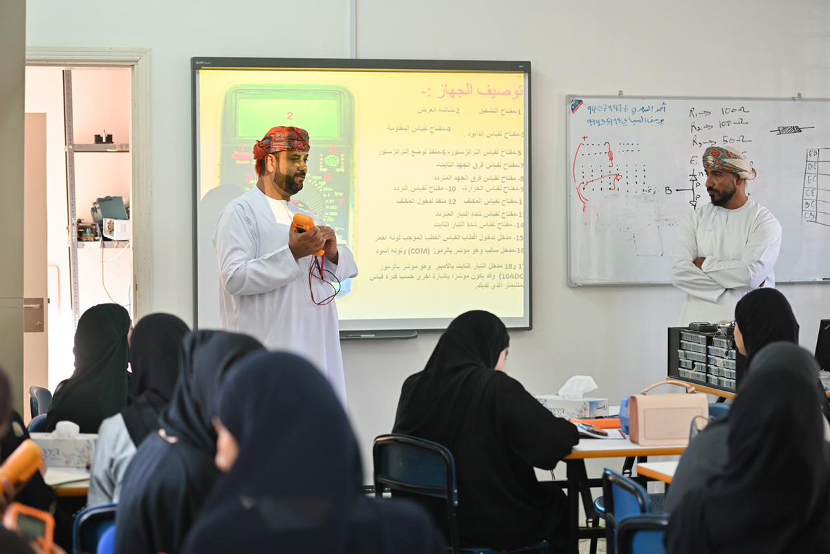 Mctlabd's tweet photo. انطلقت اليوم ورشة صيانة الأجهزة المخبرية لفنيات مختبرات علوم المدارس الخاصة بتنظيم وحدة مختبرات العلوم بمسقط وتقديم أخصائي الصيانة الاستاذ / يوسف السيابي والاستاذ/ احمد السعدي ولمدة ثلاثة ايام متتالية .
@Muscat2024 
@mct_edu https://t.co/CEs53CCVif